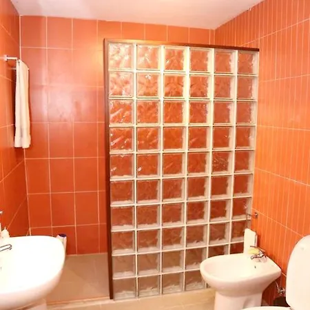 Dom wakacyjny 2 Bedrooms House With Balcony And Wifi At *