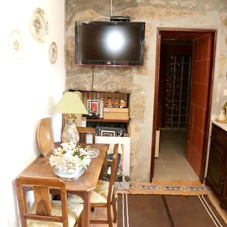 2 Bedrooms House With Balcony And Wifi At * Resende
